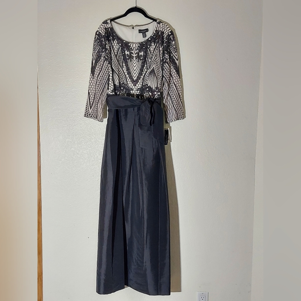 R & M Richards Black/Ivory Sequin Belted Full Lengh Evening Gown Wm Size 20W NWT